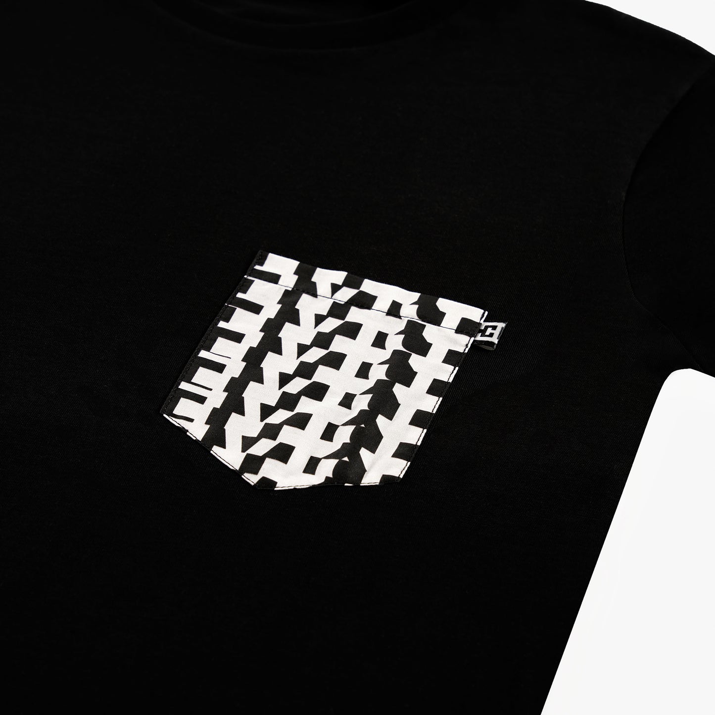 Signature Geometric Pocket T-Shirt – Black