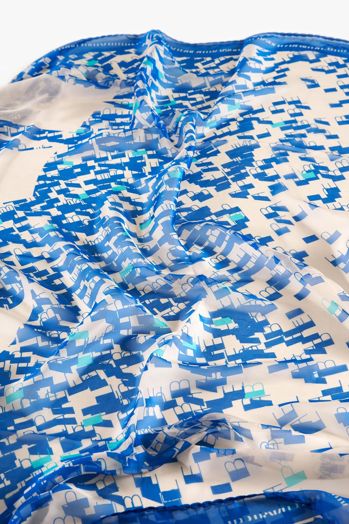 Signature Pure Silk Foulard – Y2024 Love Edition