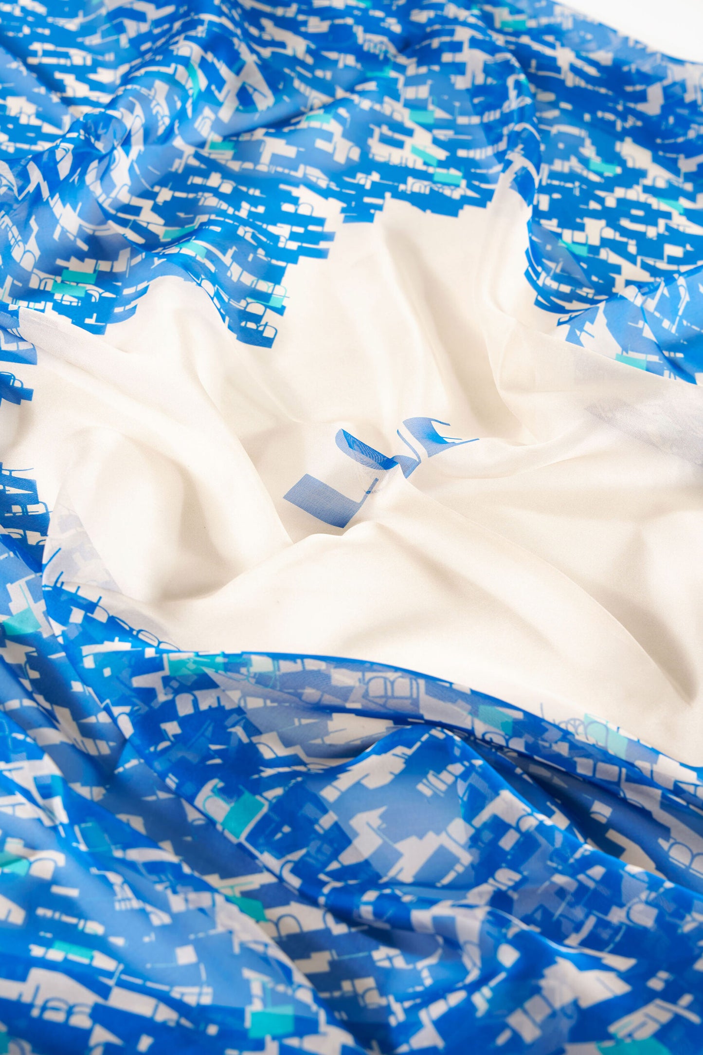 Signature Pure Silk Foulard – Y2024 Love Edition